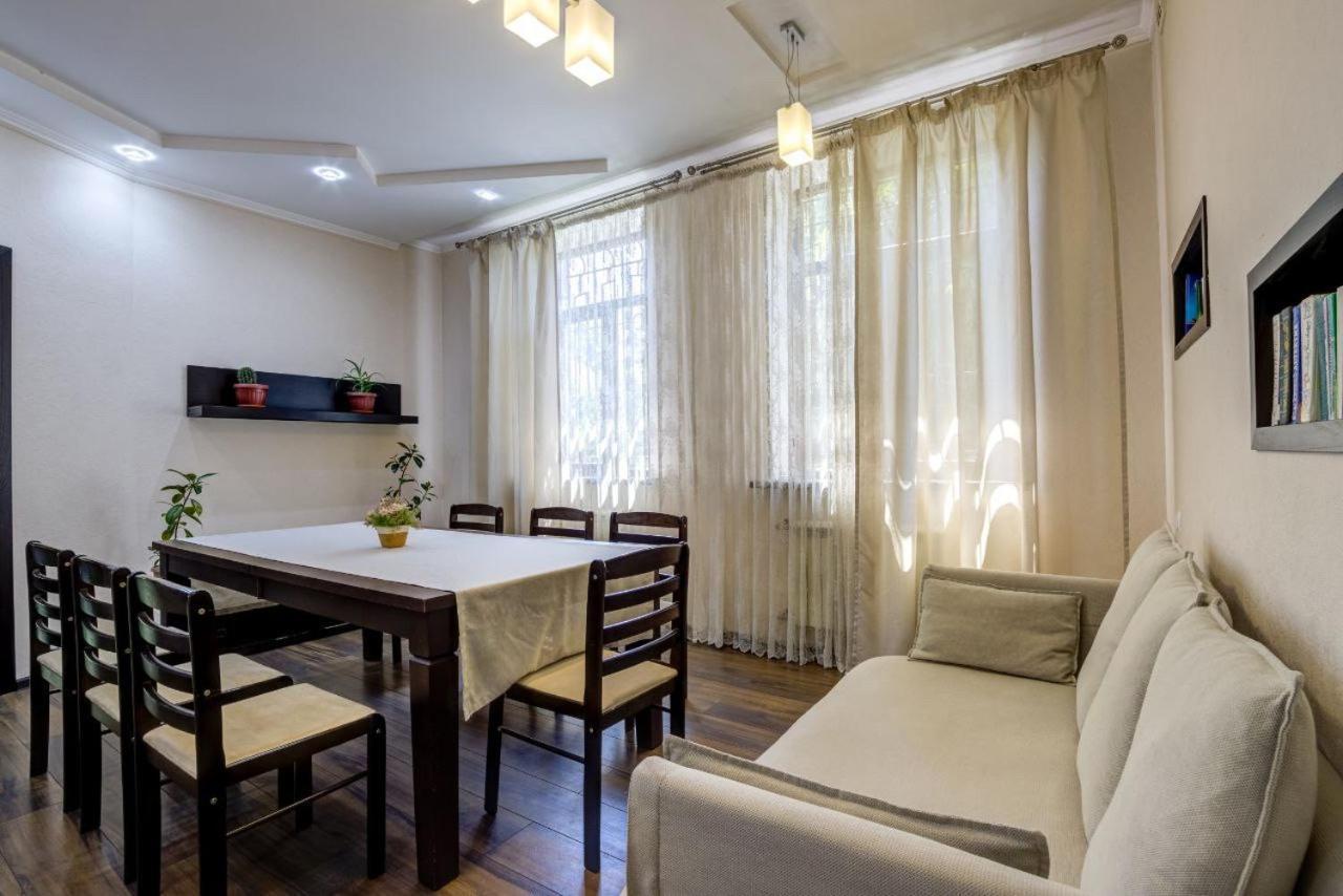 Opera Bed&Breakfast Bişkek Dış mekan fotoğraf